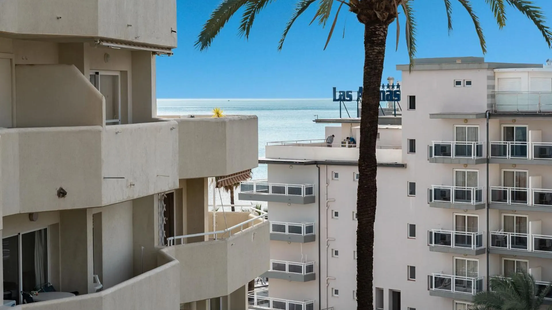 בנאלמדנה Benalbeach Bliss Seafront Retreat With Balcony