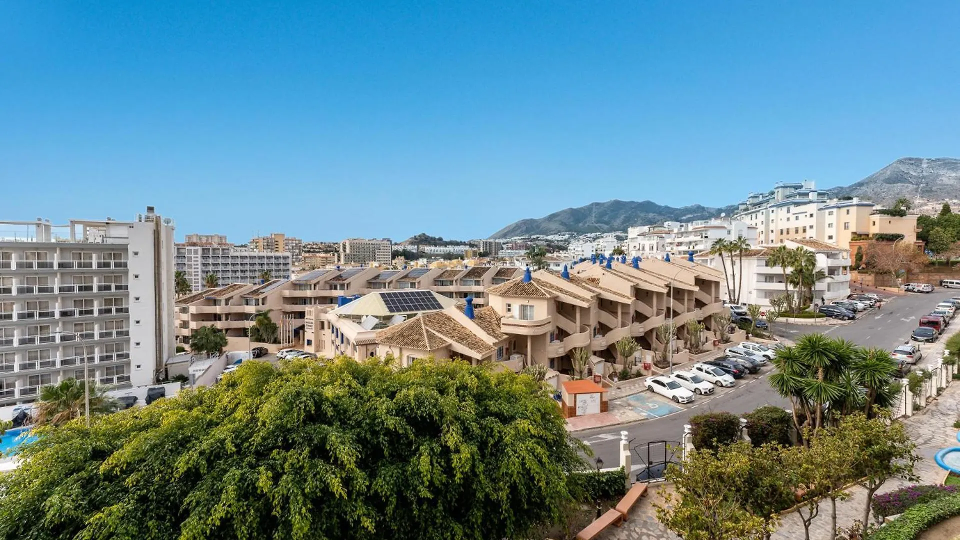 דירה בנאלמדנה Benalbeach Bliss Seafront Retreat With Balcony