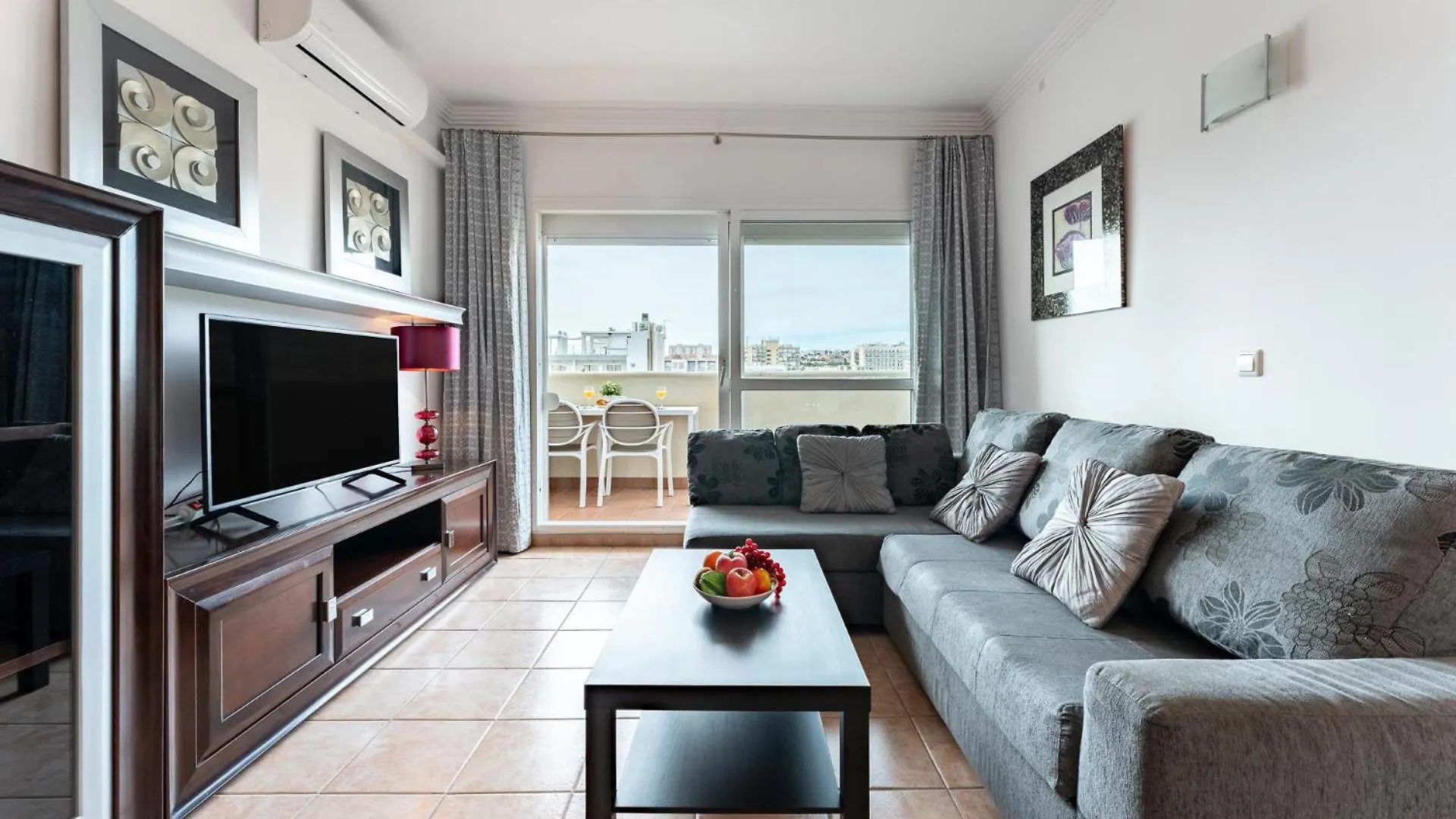 דירה בנאלמדנה Benalbeach Bliss Seafront Retreat With Balcony ספרד