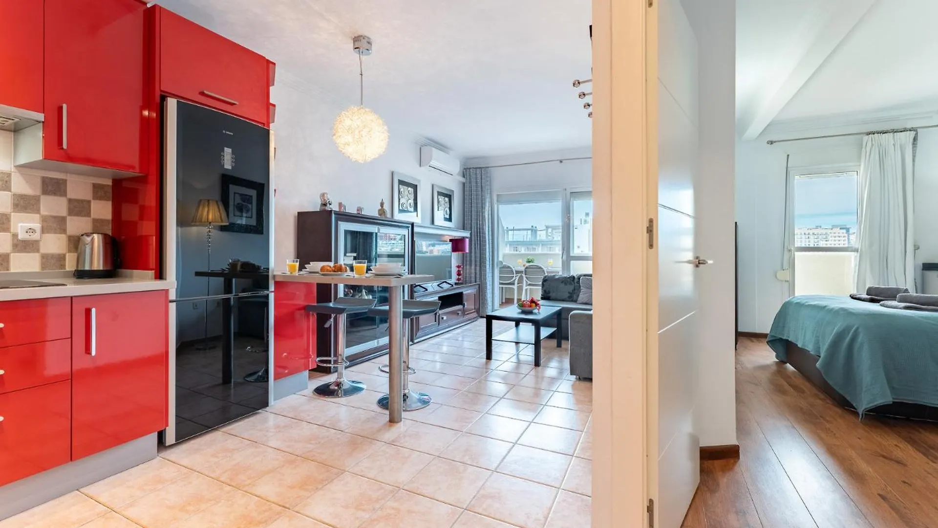 בנאלמדנה Benalbeach Bliss Seafront Retreat With Balcony